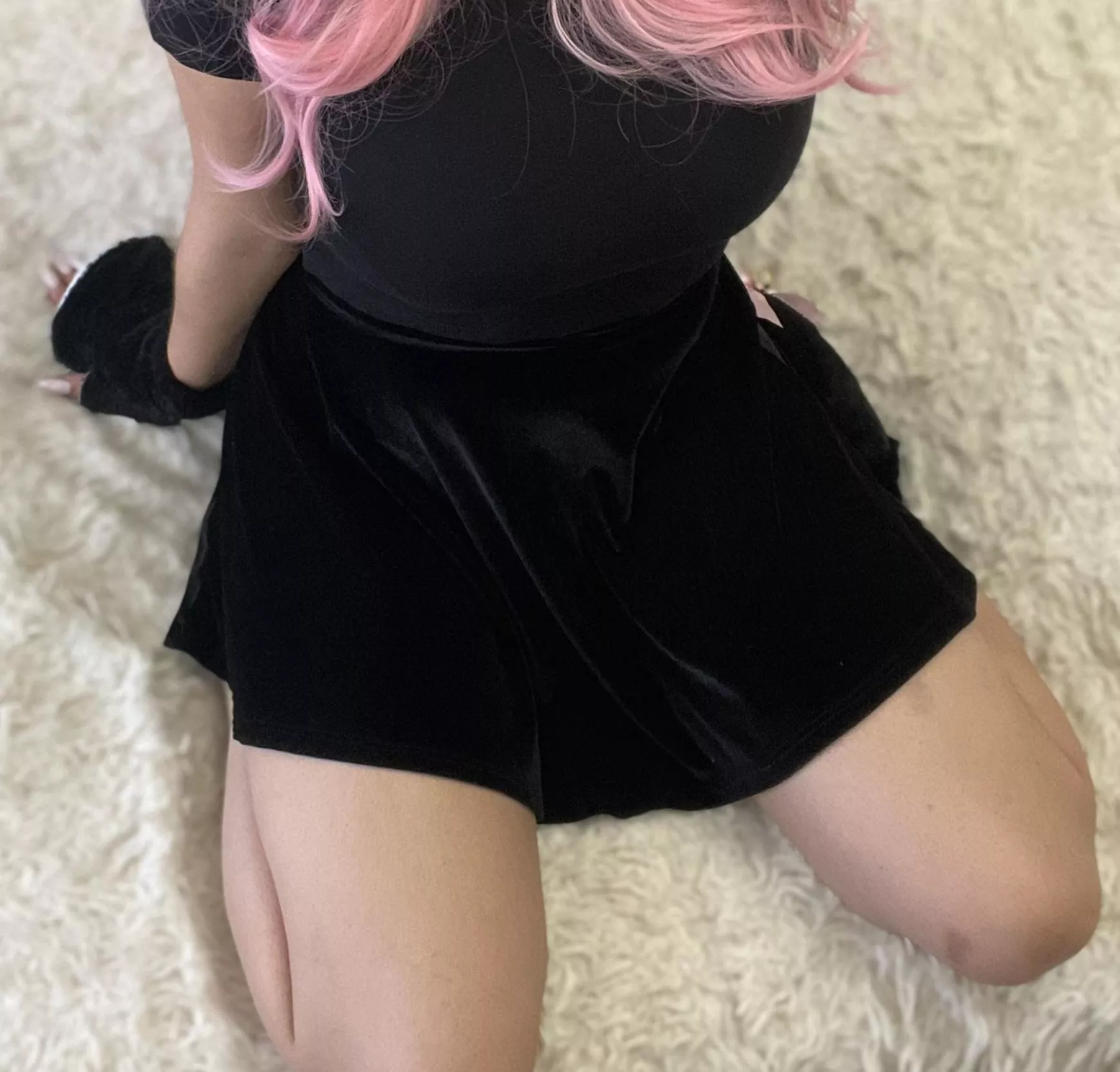 The black and very cute skirt fits my body perfectly posted by OceanicSymphony