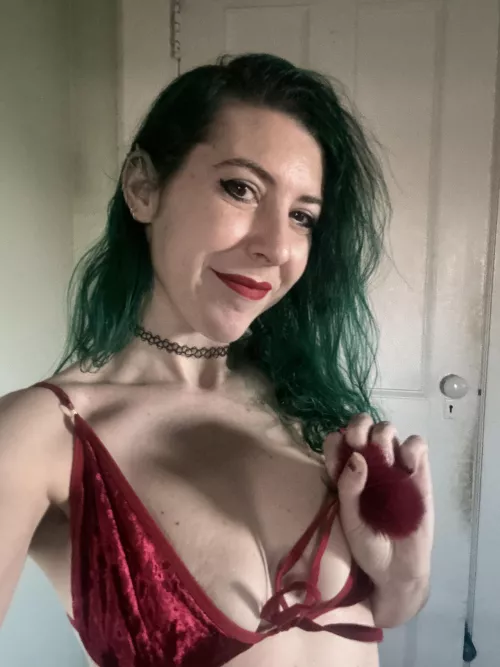 Velvet pom pom selfie by sirenskiss3