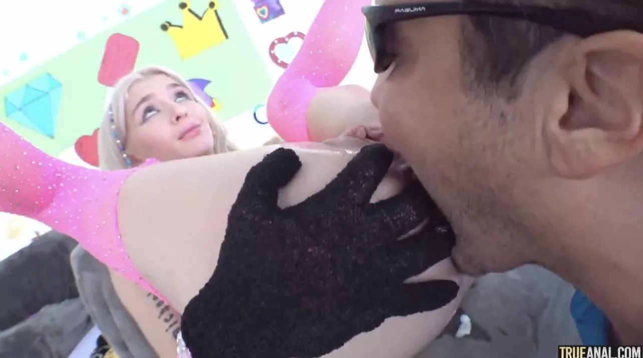 What is she thinking ? posted by ExtremeCautious8572