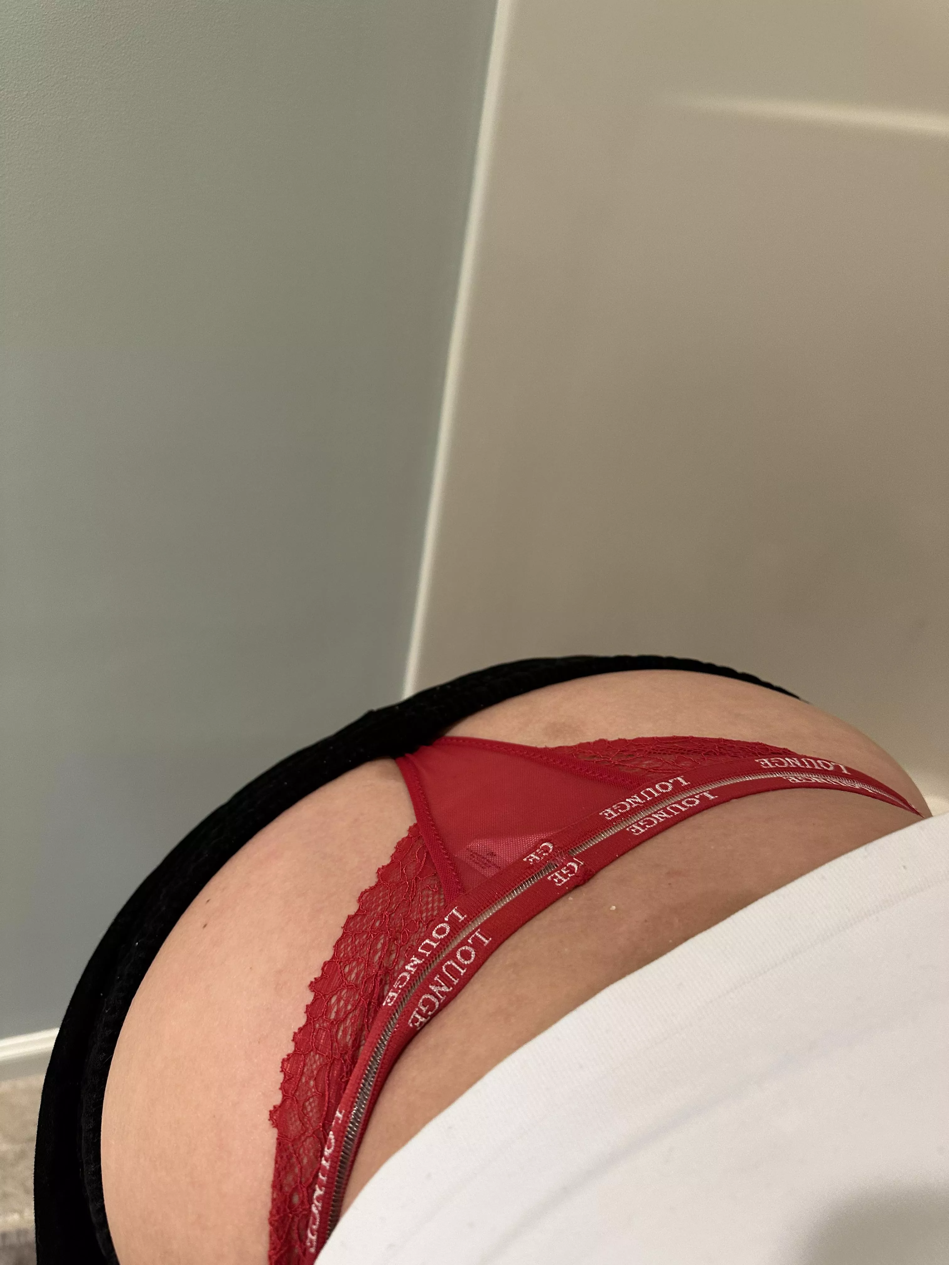 When your boss bends over at work 👌🏼👌🏼👌🏼 posted by Blue_Monster_3