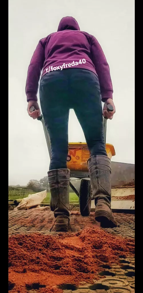 You can either bend me over the barrow or I can sit can your face by foxyfreda40