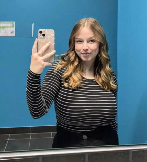 Bigger than her head by stopbeingright