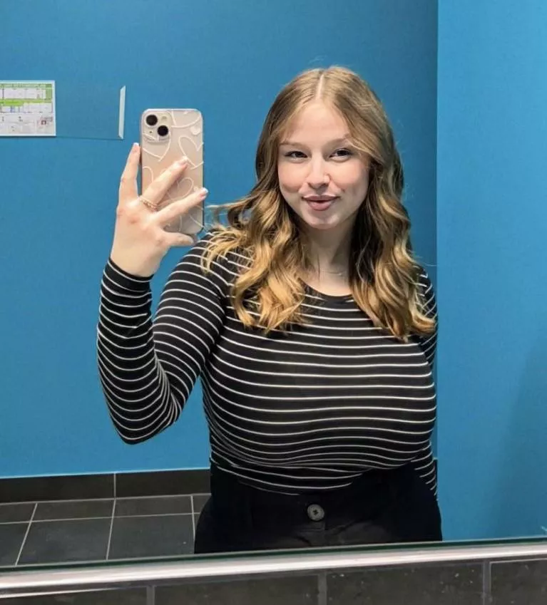 Bigger than her head posted by stopbeingright