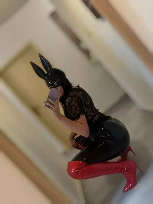 Feeling shiny tonight ✨ What do you think? 🖤 by Livid_Blacksmith_345