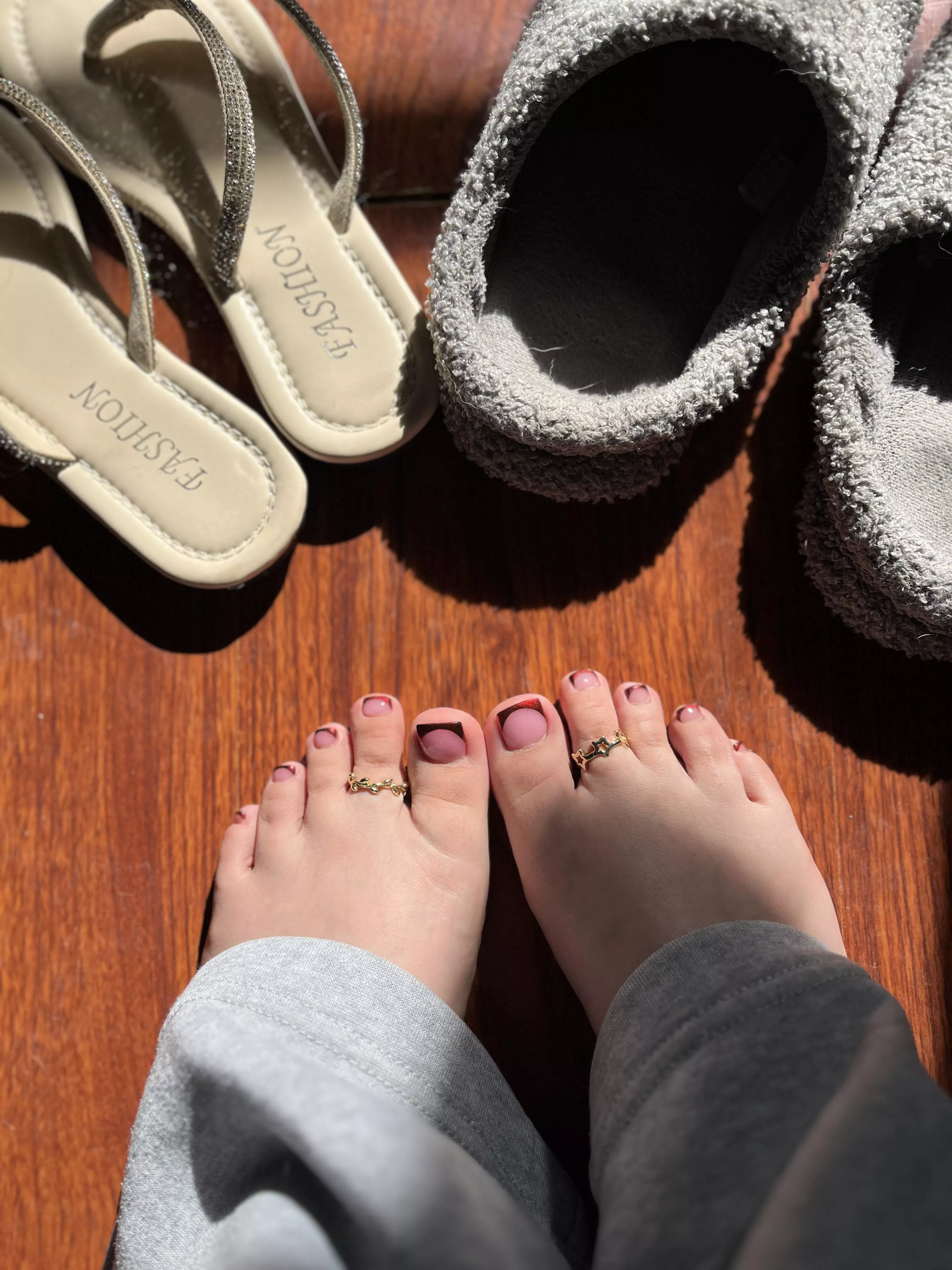 Flip flops or house slippers? <3  posted by cheekymell1