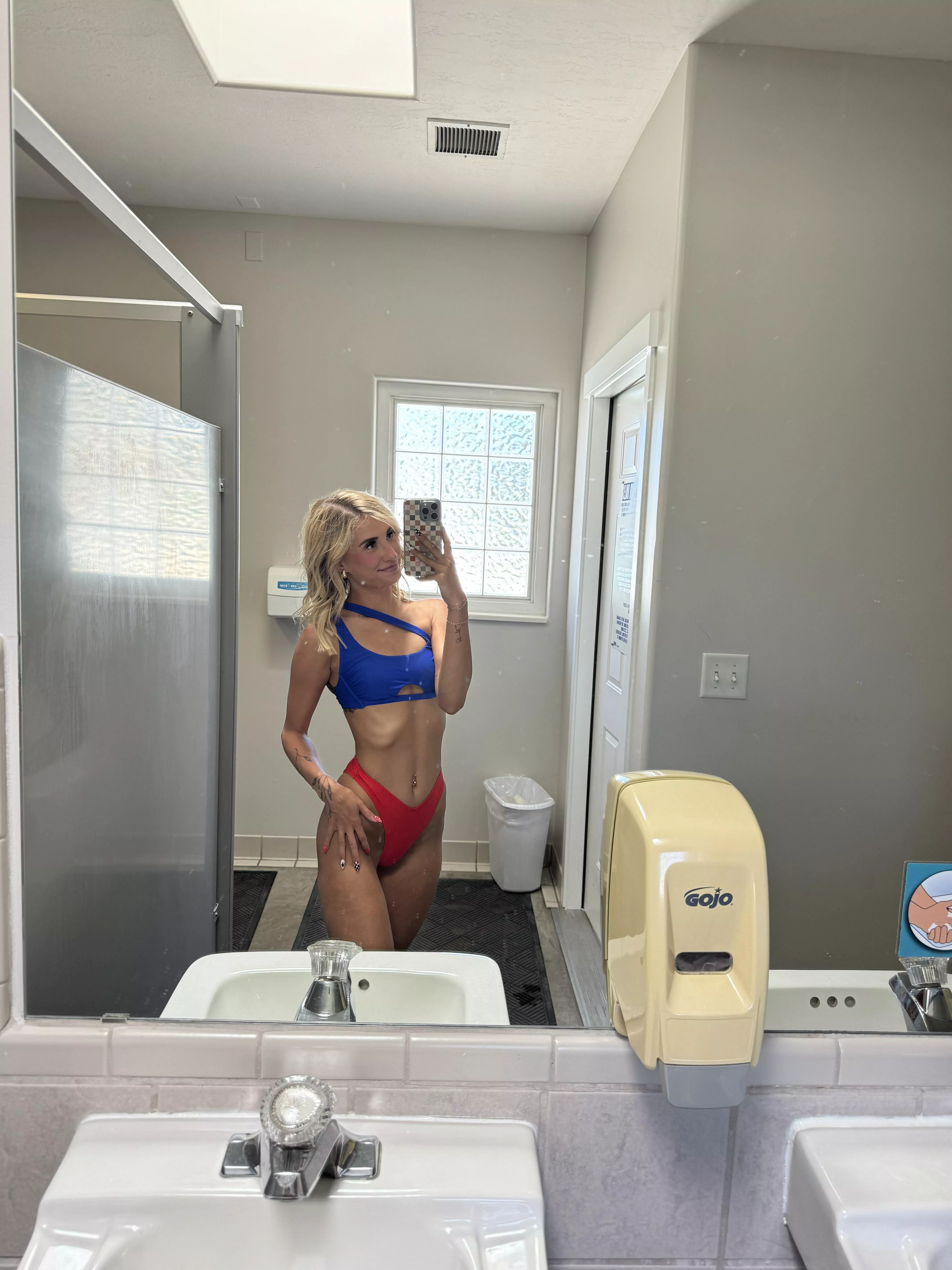 Hometownhottie posted by aria_adams