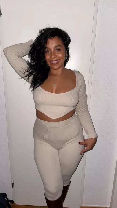 ❤️I'm Galadriel ❤️❤️I love to see how you would want to lick my Butt❤️❤️❤️The first one to send me this emoji ⭐️ on my OF gets 🎁! by Galadriel69_