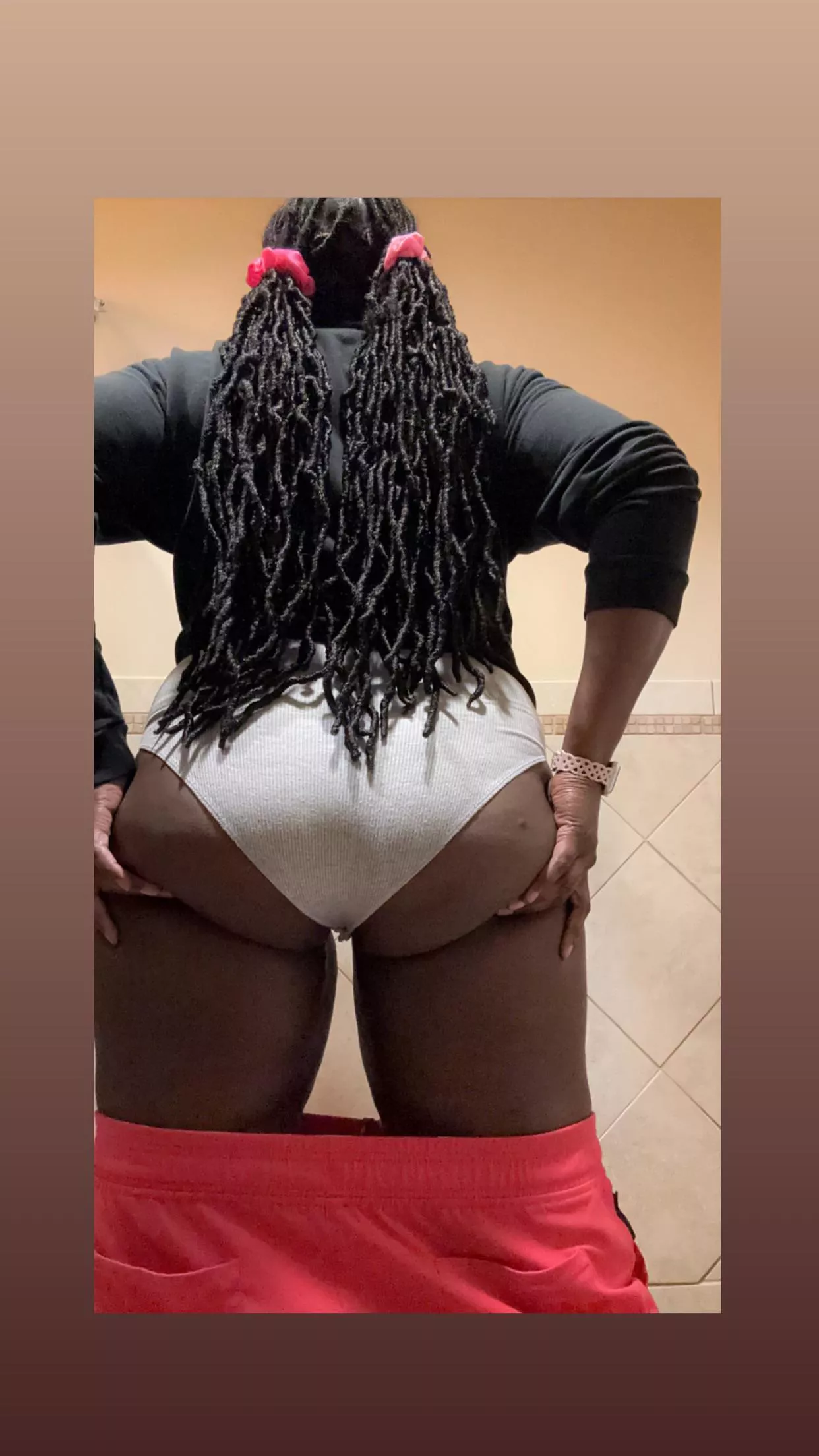 looking for a seat 👅 posted by bh_babylove