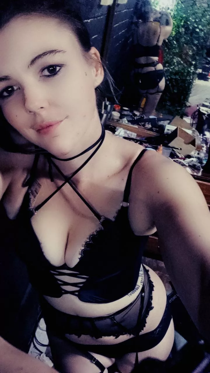 Taking bookings today ❤ posted by Dry-Chipmunk-7988