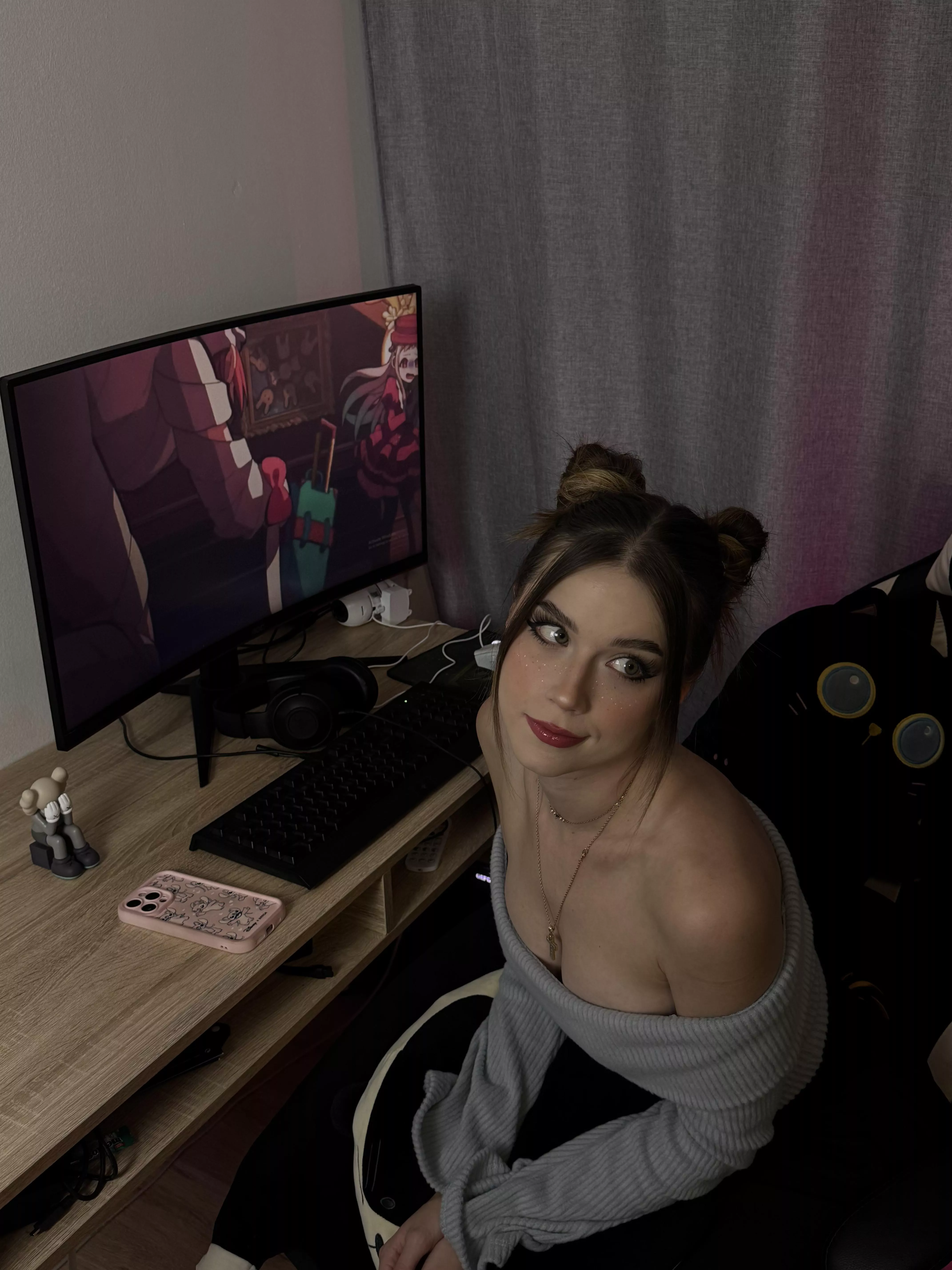 Tuesdays are for watching anime :) posted by GlitterJosie