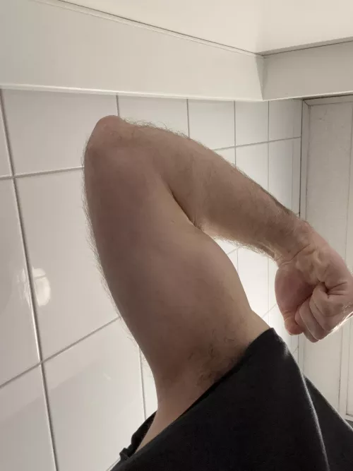 Who needs sleeves at the gym? by myouwei