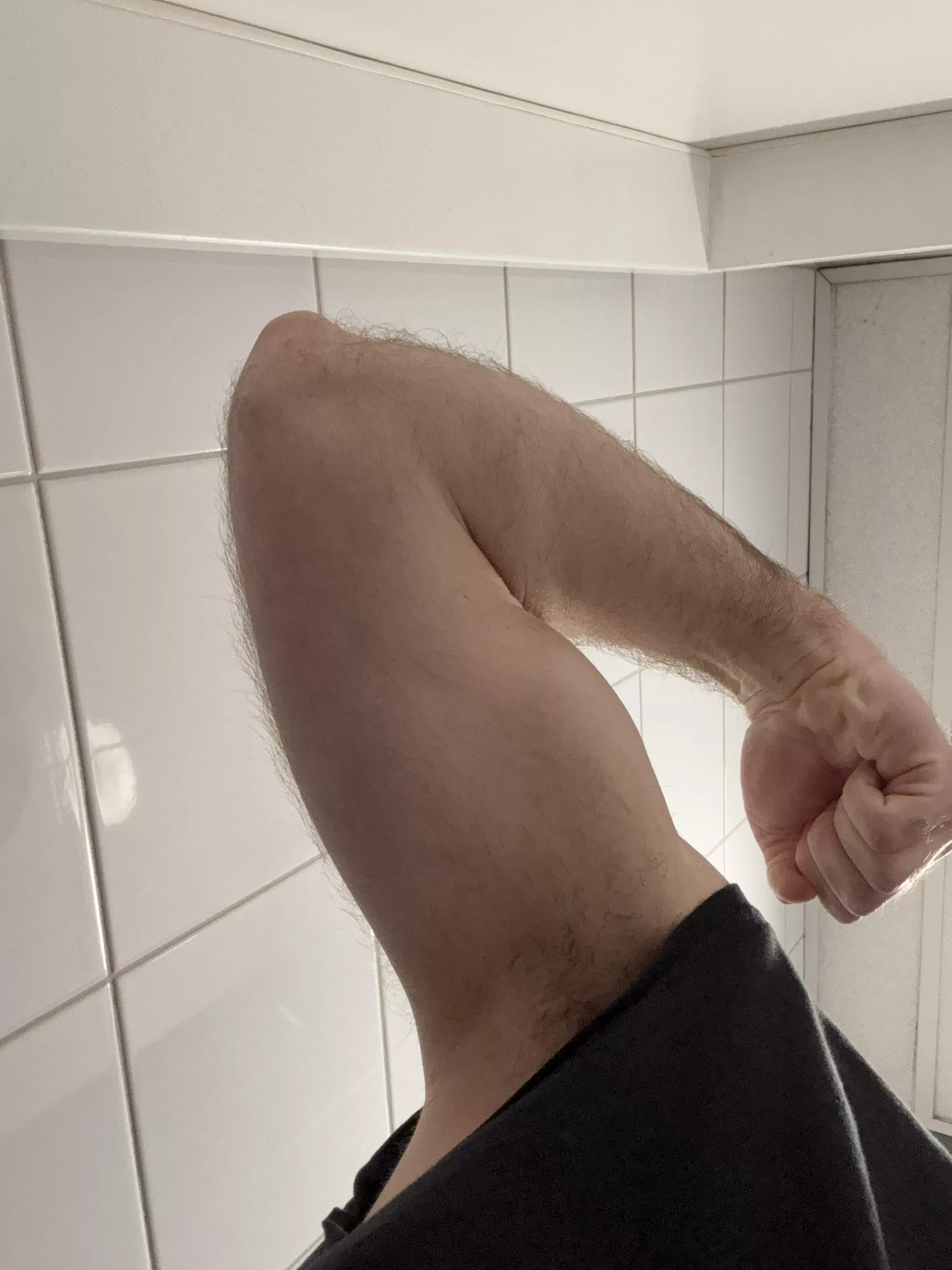 Who needs sleeves at the gym? posted by myouwei