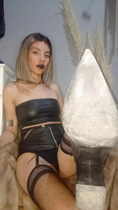 You see the sole of my boots, because that's the only thing you'll see and you'll clean it with your own tongue. And don't even think about looking between my legs or you'll be severely punished. by Rusha_baby