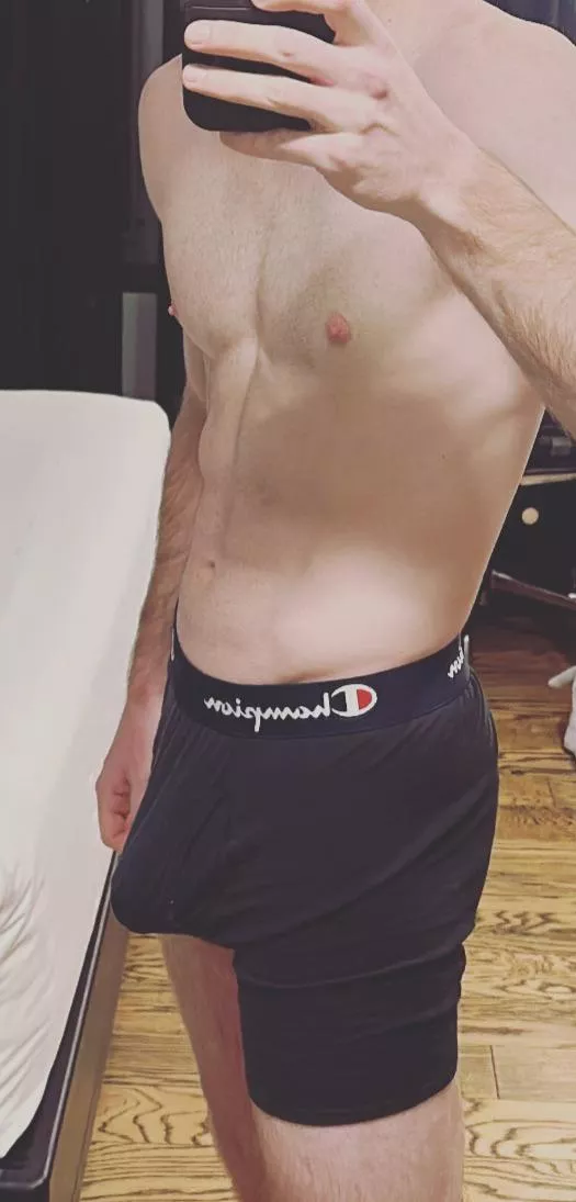 31M, 6’0, 165 lbs, fit looking for a hotwife today. posted by a_smooth_operator