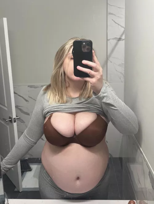 Getting bigger I need help 💖 by xfelinexoxo