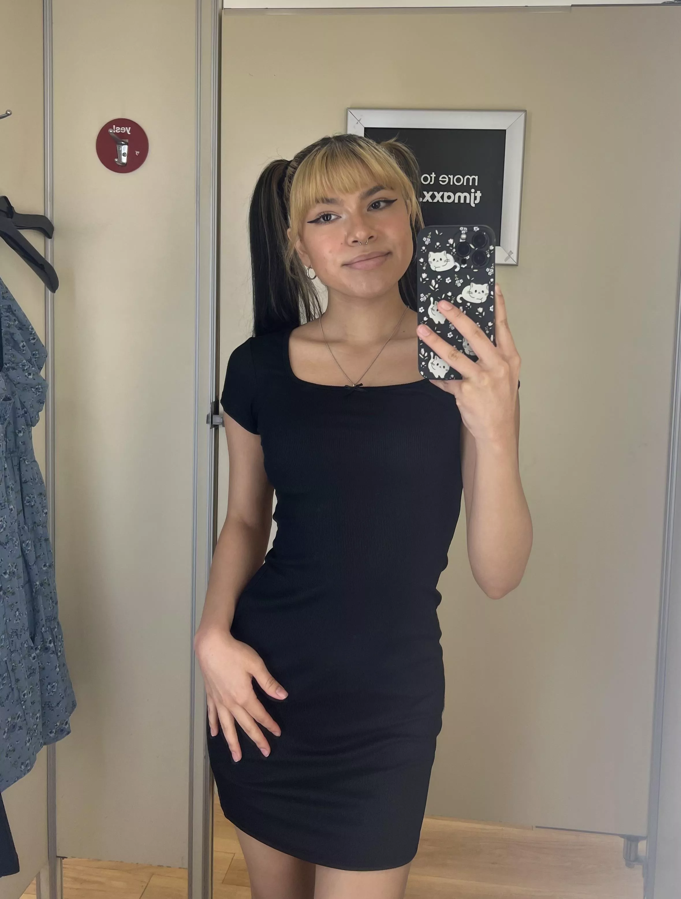 I think this dress is a yes [F] posted by QueenKitty515