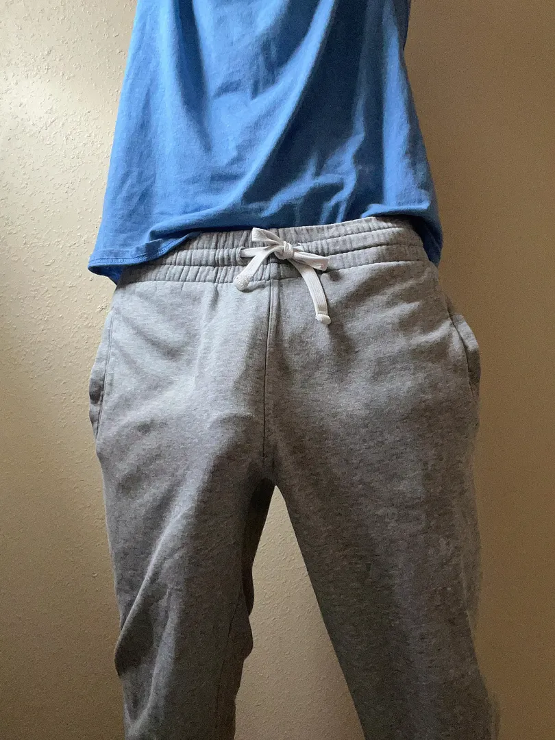 I’ll show a bulge in jeans one day posted by Jakzum