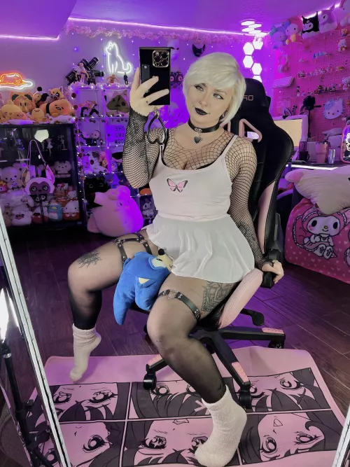 Sonic or Shadow? by reeyue