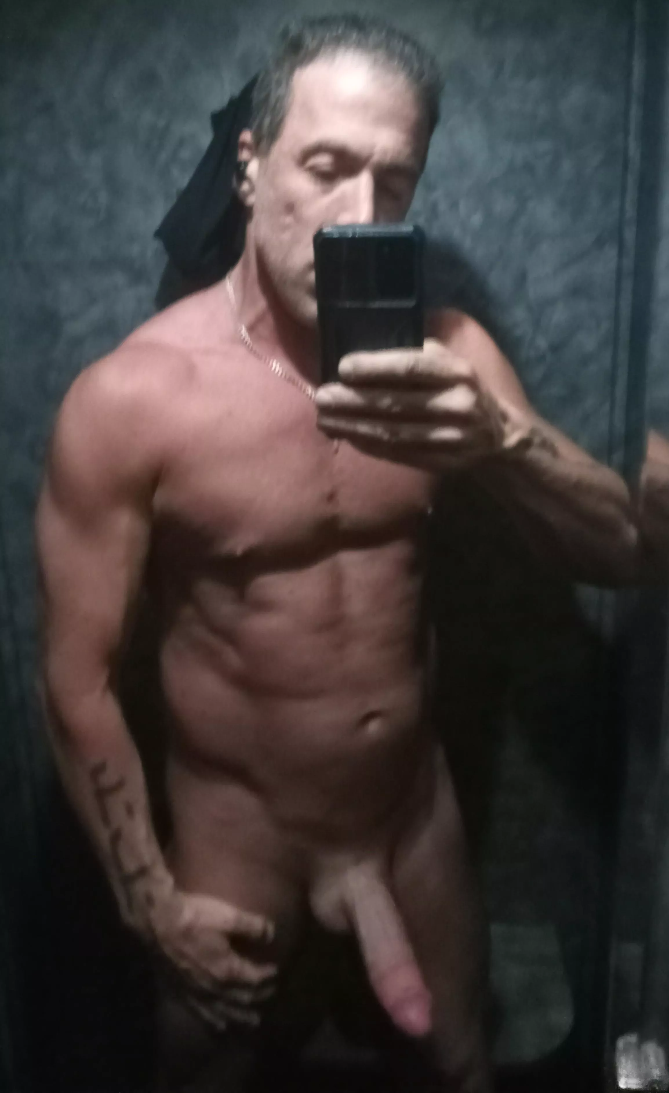 [46], 6' 185 lbs. Cutting hard. Down 1.3 lbs last seven days. Six pack incoming. posted by Romantic_Darkness