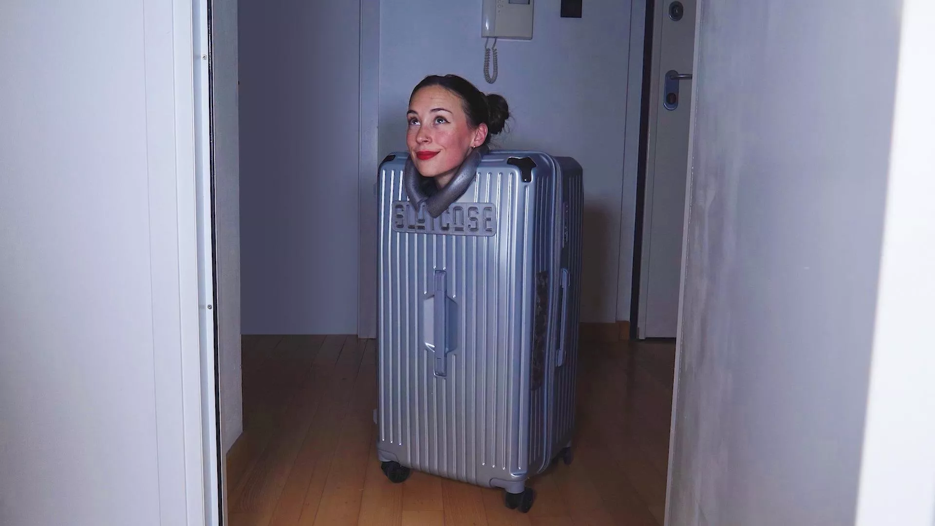 A happy PlayBox, ready to service you! posted by Ana-Katana