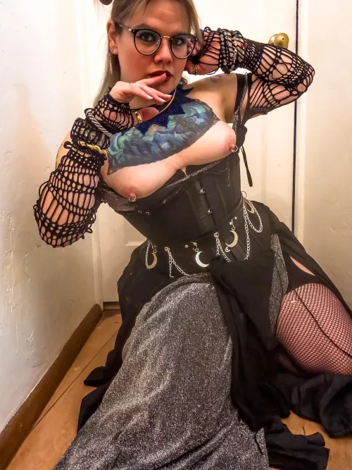 Corset worship… by SireninPaint