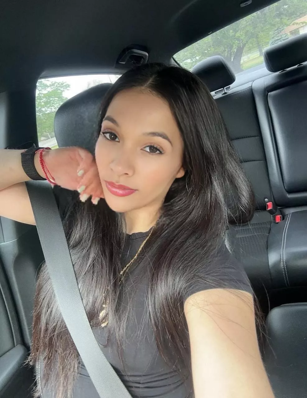 Do I look good in black? posted by BlazzingMommyys