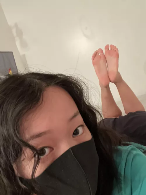 Doing customs all night of my sexy feet 💕💕 HMU babes 👅 by VickyyLynn