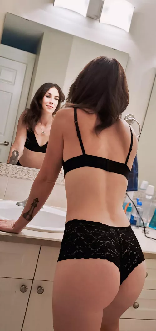 Hope everyone is having a good day !:) by SummerAlarming7370