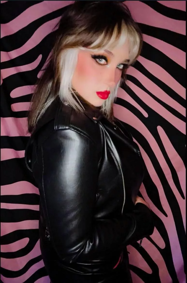 How I look at you after I hear you say you just got paid (@valarievvvixen) [onlyfans]  posted by allouttabvbblegum