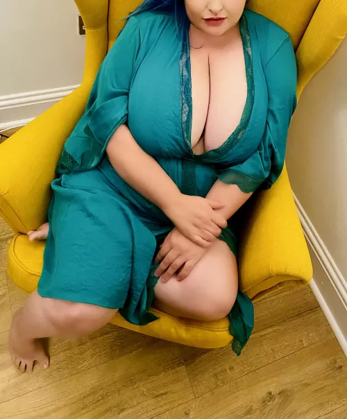 Looking classy, but at the same time… very slutty.. do you agree? 💙🇬🇧 by SerenCouple