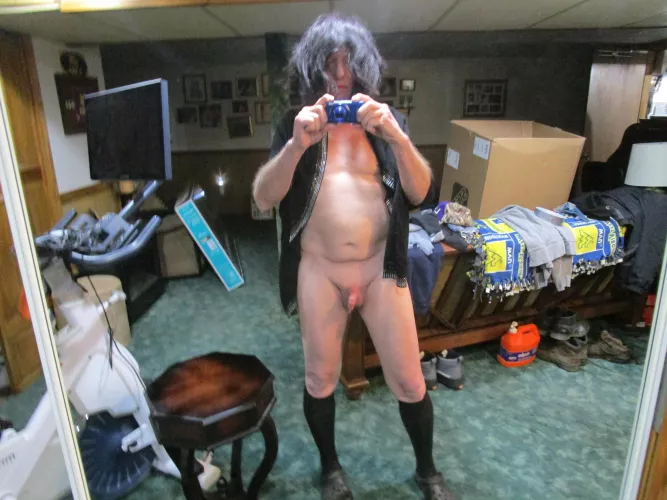 love to find a playmate in Pgh Pa USA  by littlecox4