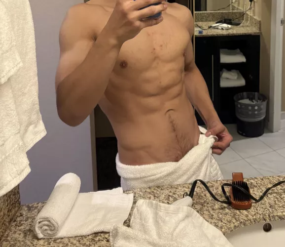 [M4F]28yo fit bodybuilder male w an 8 inch rod by Remarkable_Kale3025