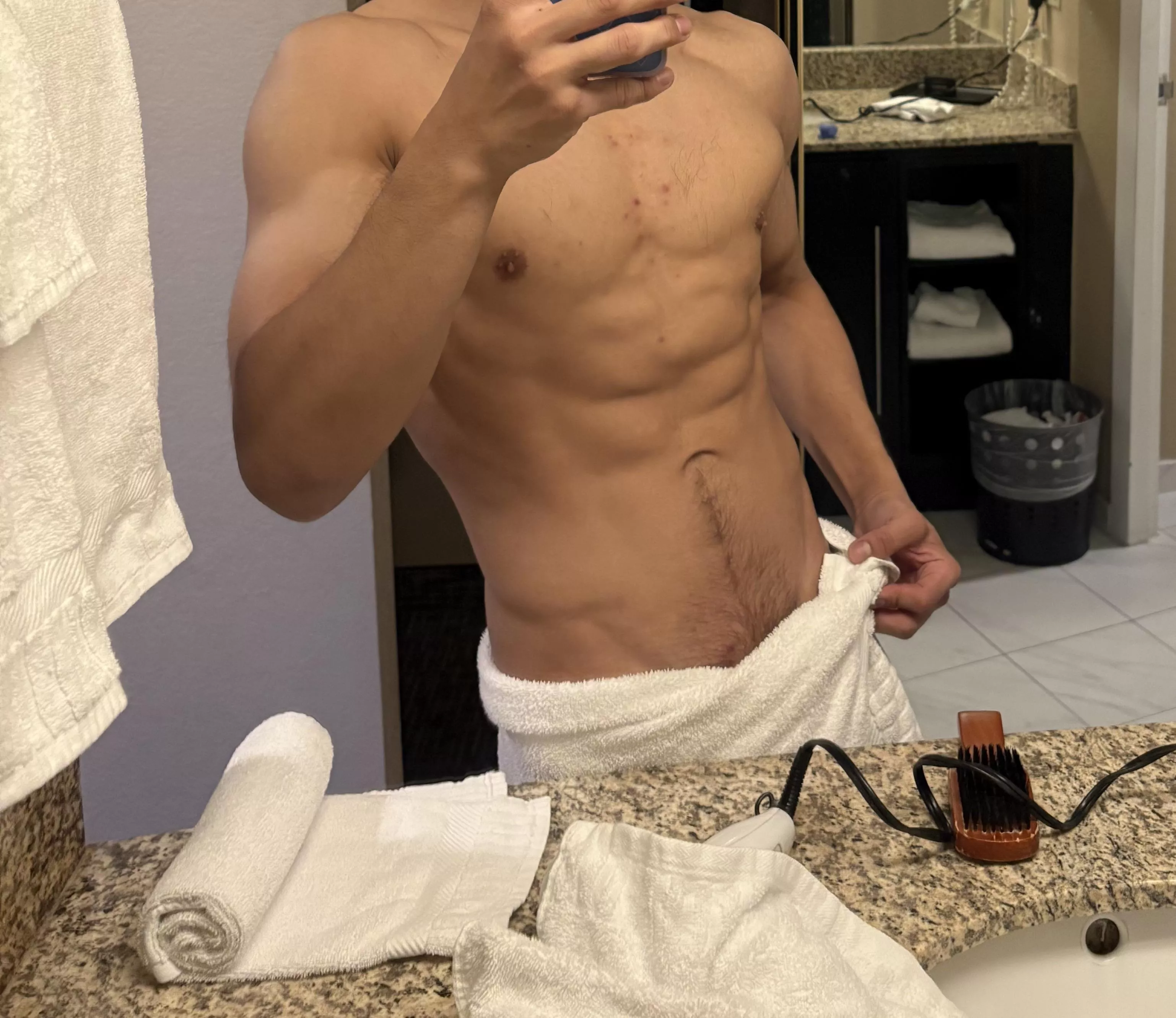 [M4F]28yo fit bodybuilder male w an 8 inch rod posted by Remarkable_Kale3025