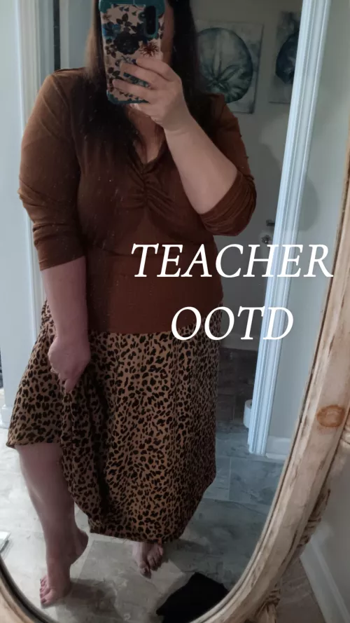 Teacher OOTD. RAWR ;) by archedkurves