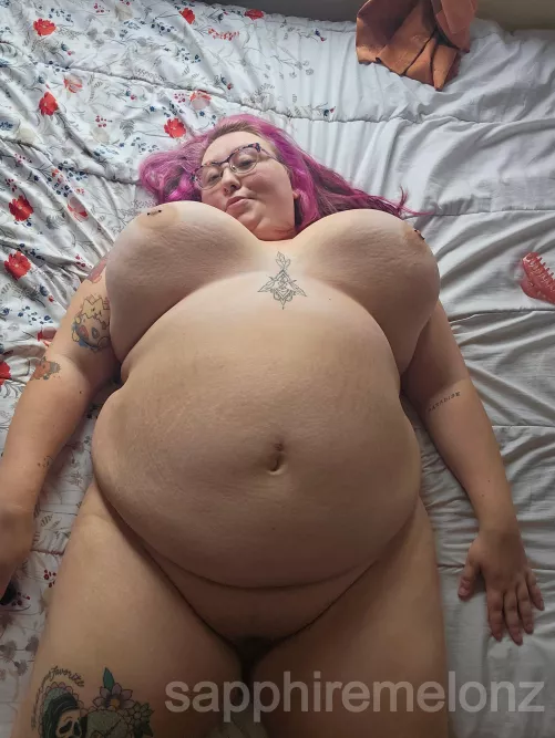 What do you think of my big belly?  by sapphiremelonz