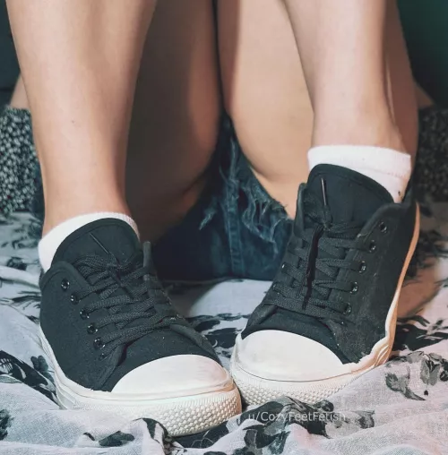 What you wanna kiss first? by CozyFeetFetish