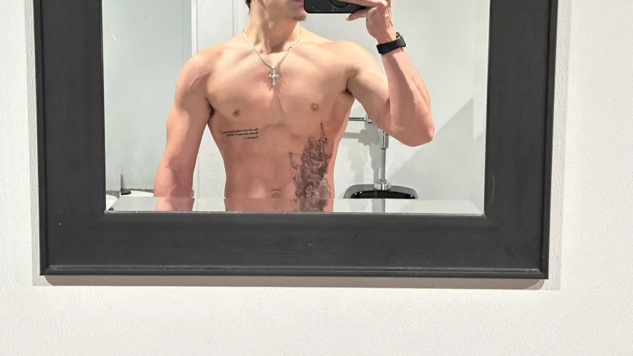 21M4F - New bull seeking to gain experience with a hotwife. Also open to a friend with benefits. Athlete, puerto rican, located in Branford, can commute. PM for more pics / details. can verify by Smooth_Vacation_6221