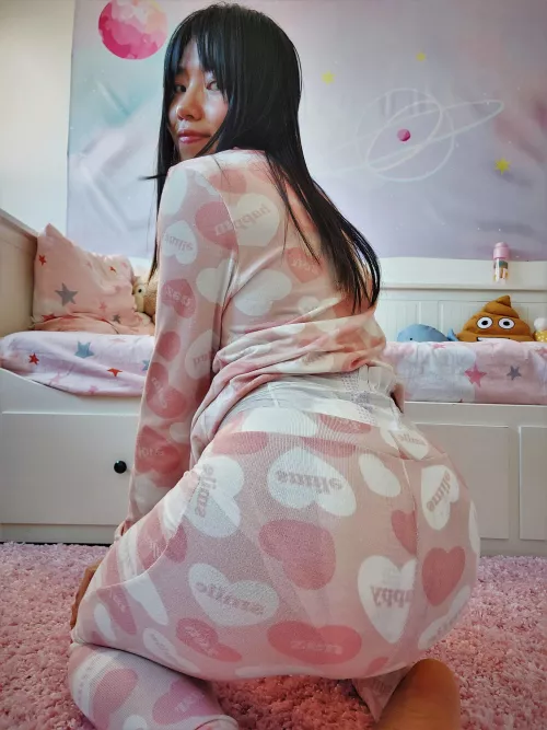 Friday vibes~! 🤍🩷 by AsianDiaperCutie