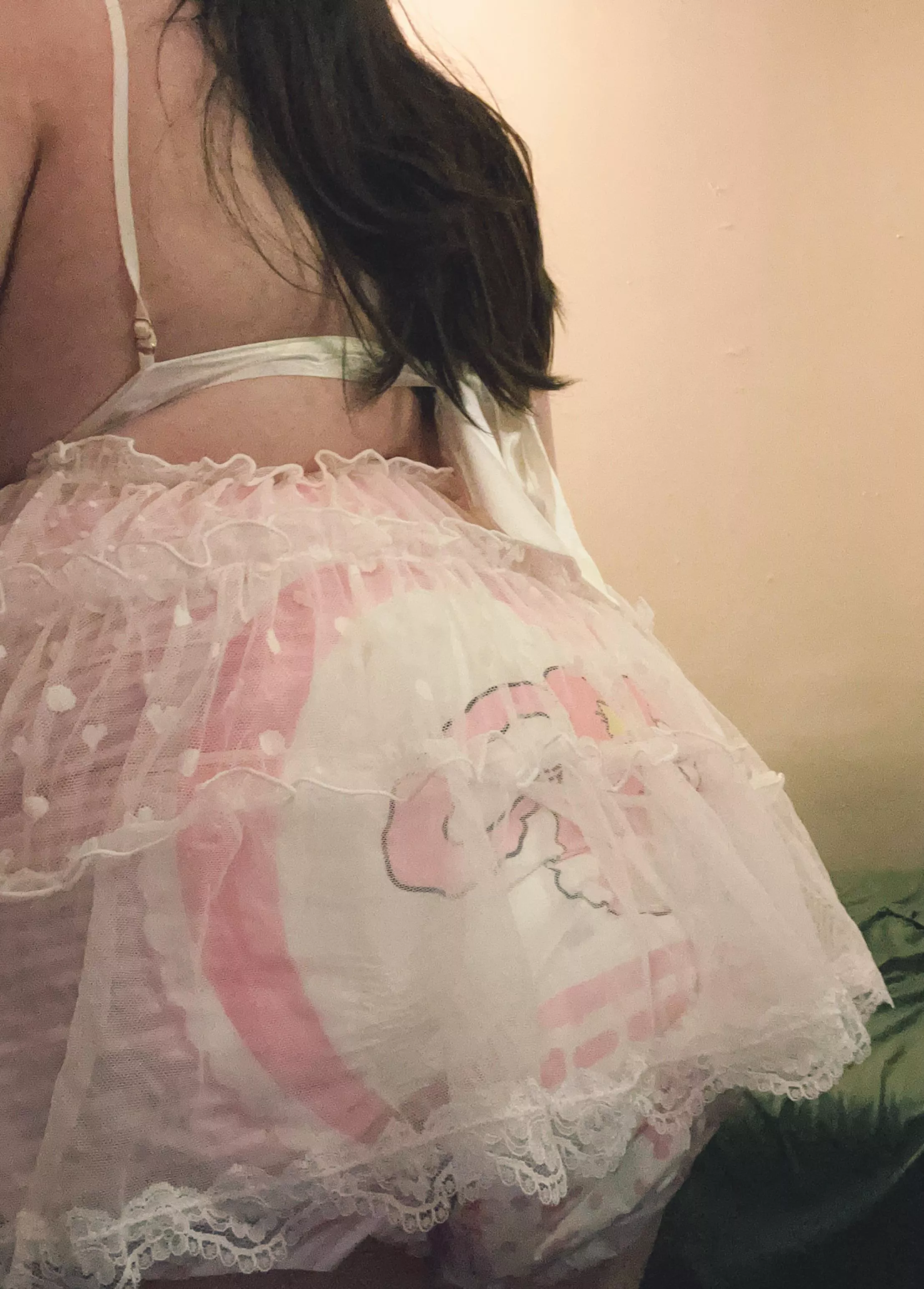 Pretty in pink and white 💖🤍 posted by lovelylittledreamer