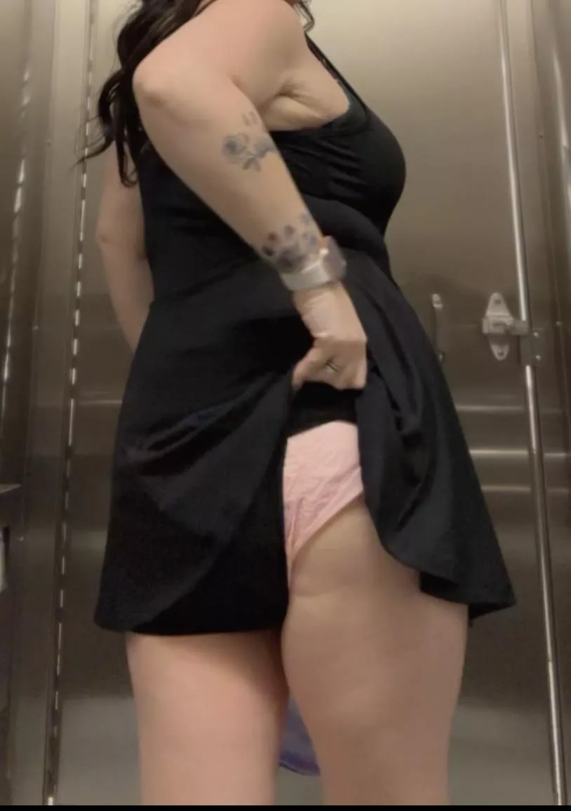 Risky in the Airport  posted by lilbarefootprincess