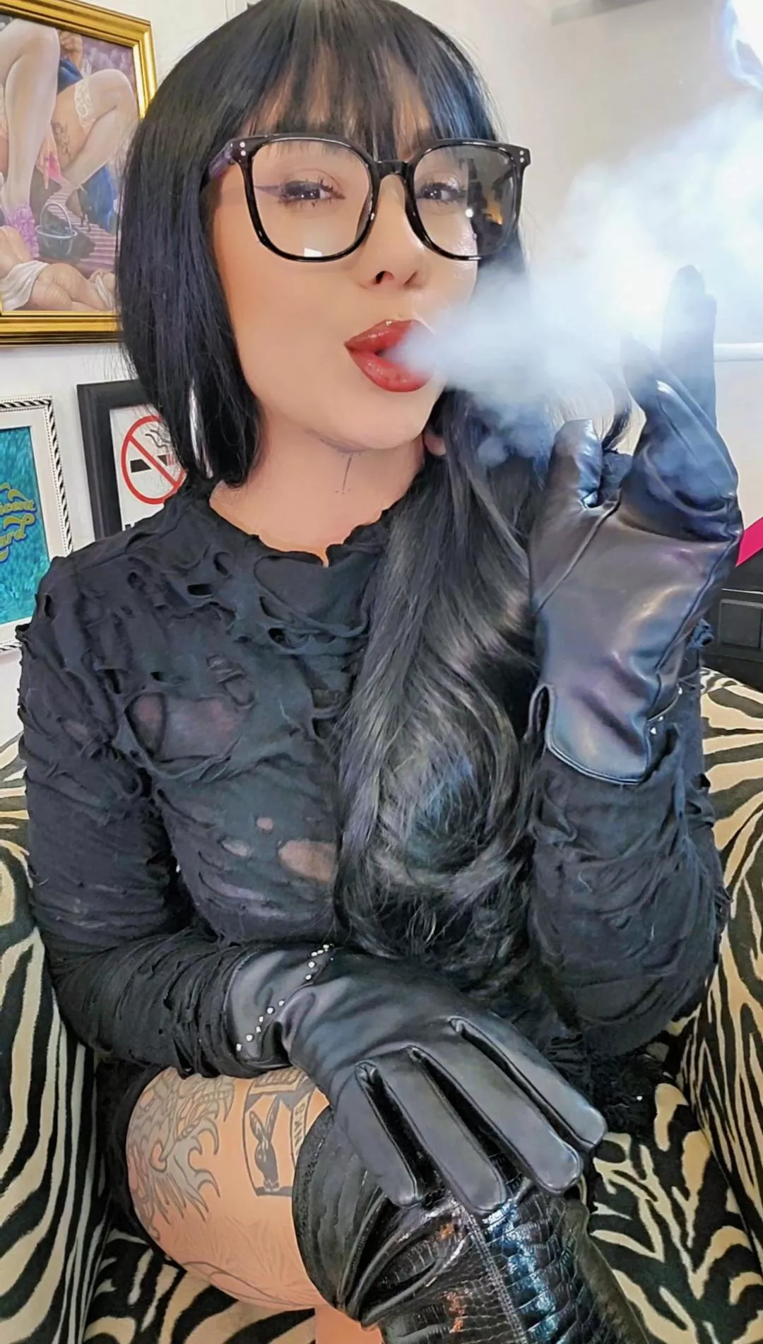 Smoking hot sessions with my Leather gloves  posted by Kinks2307