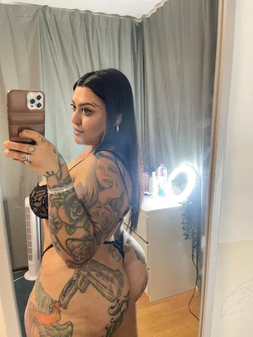 I love men who can make me moan loud
 by Internal-Skill-4699