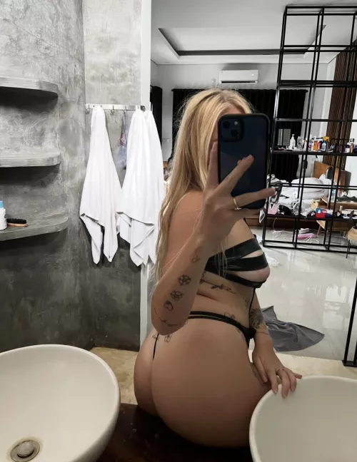 I think I got something on my ass.. can you check ? by lexierinova