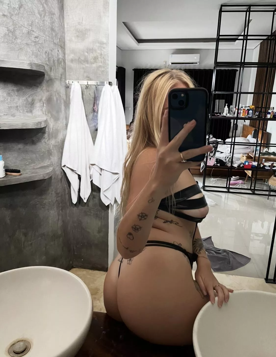 I think I got something on my ass.. can you check ? posted by lexierinova