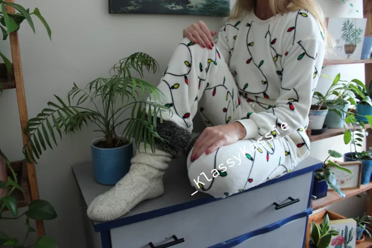 I was so comfy in this set, I got a little naughty 🥵 by _KlassyKassie