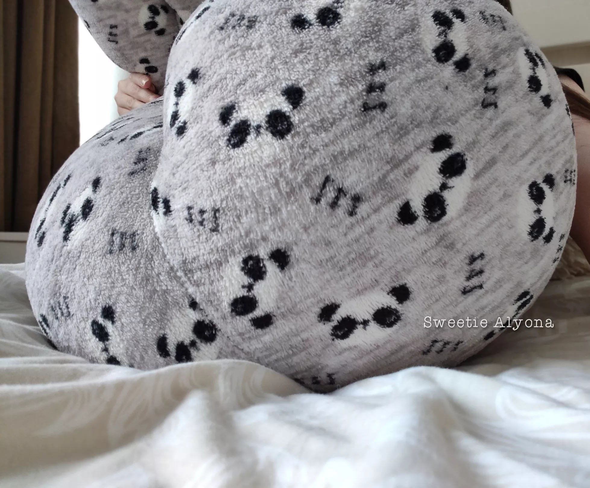 Your soft pillow  posted by SweetieAlyona