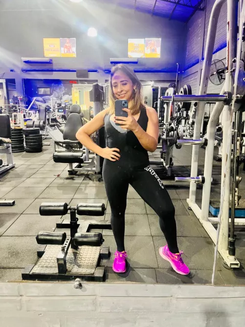 Just a girl in her leggings, making the gym a whole lot hotter by girlypinkyx