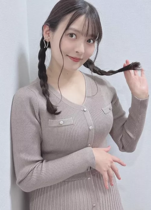 Mommy Sumire looking gorgeous in that dress by Dry-Decision8622