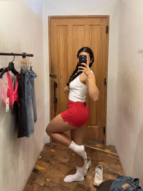 One thing about me…is imma whip out my iphone in the fitting room by zestyheaux