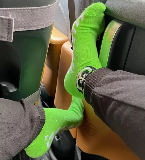 The cutest socks you’ve seen today 💚🖤 by Small_Home_937